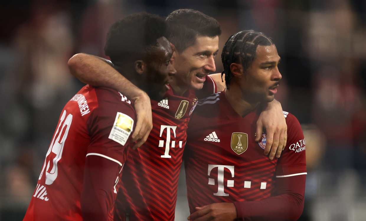 alphonso davies lewandowski gnabry miocardite bayern