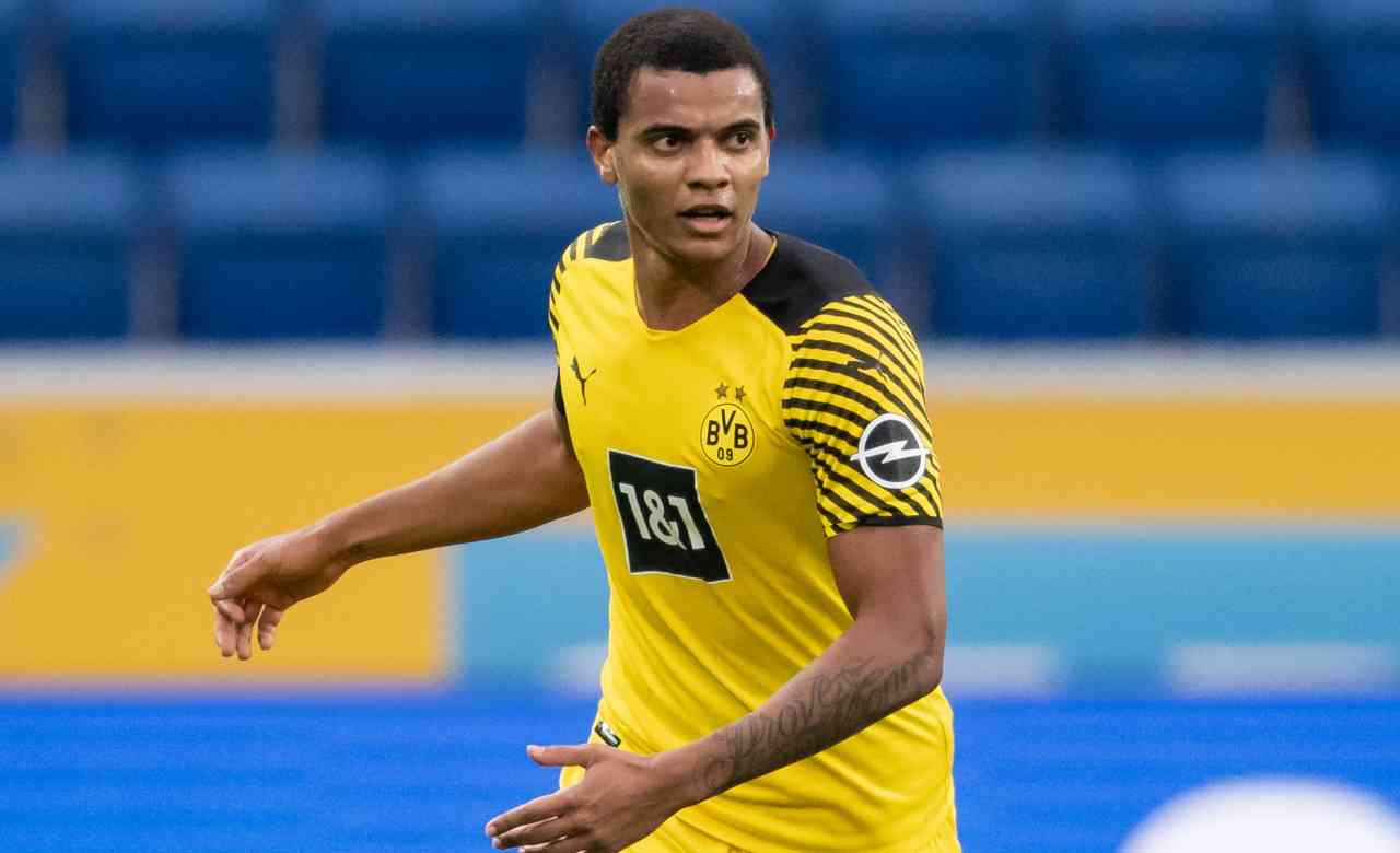 Akanji alla Juventus