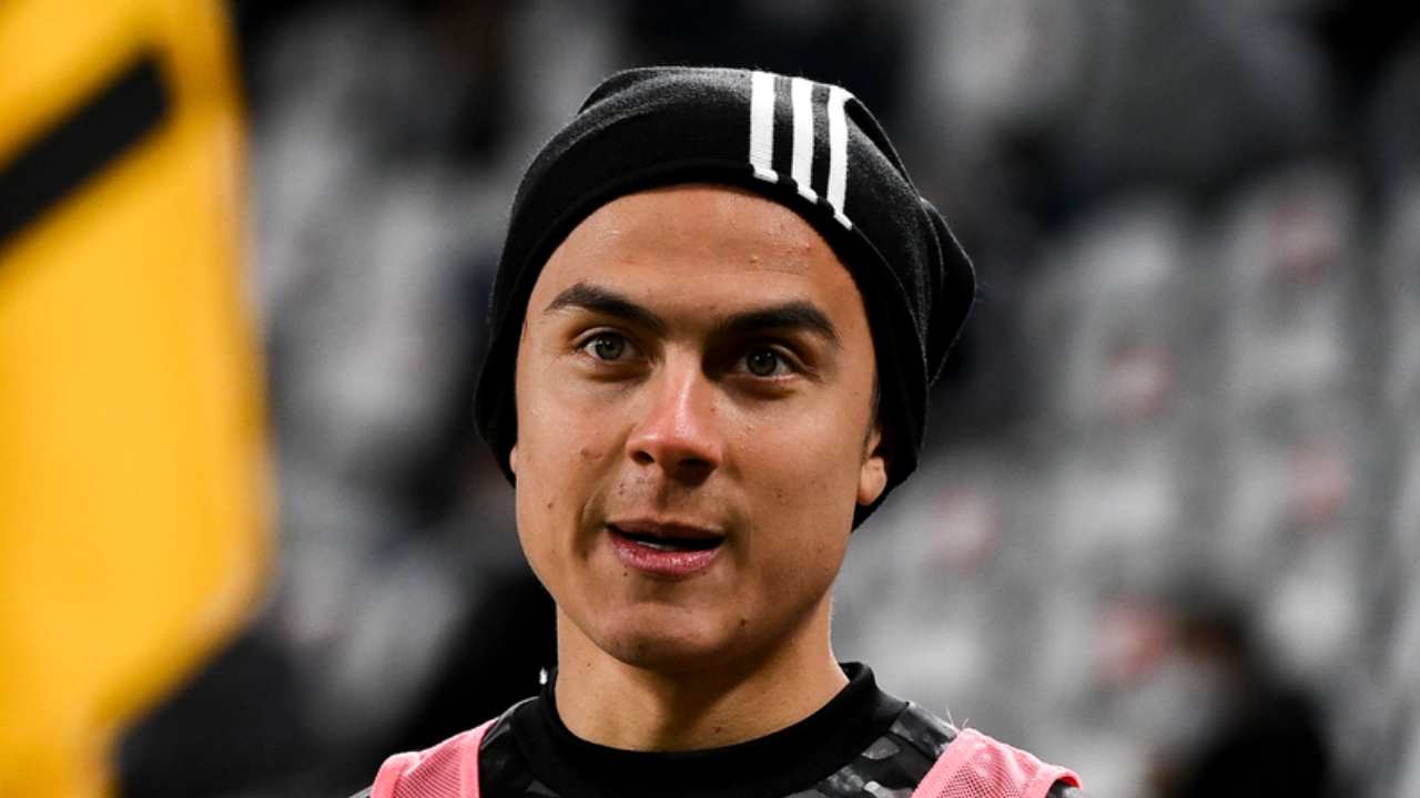 Dybala col berretto - foto LaPresse
