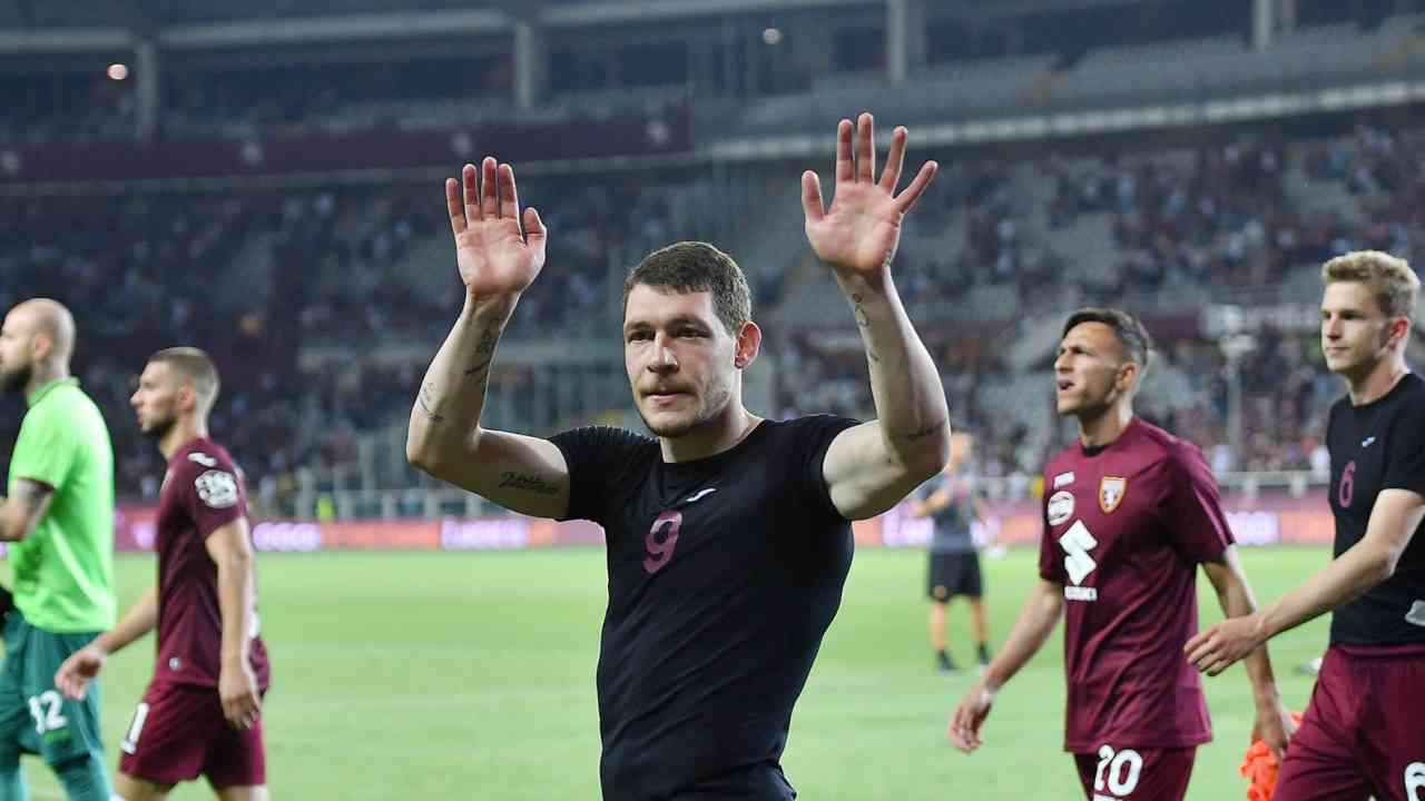 Belotti saluta - foto Ansa