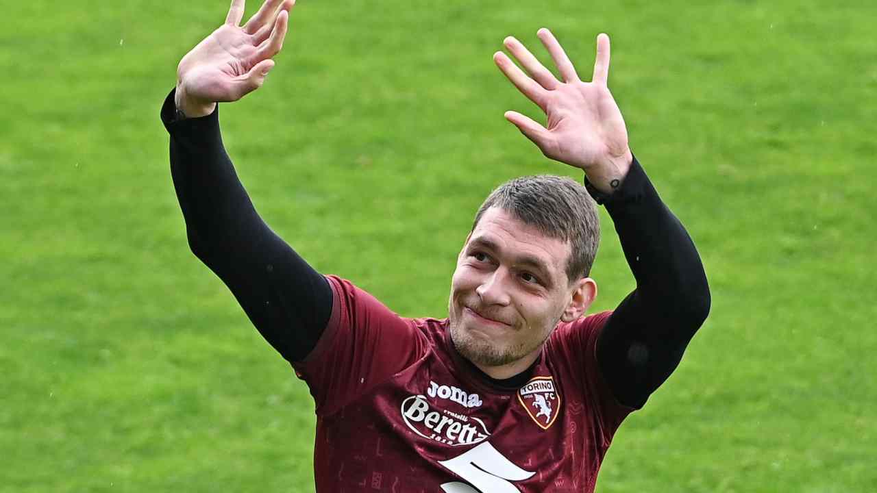 Belotti saluta - foto Ansa