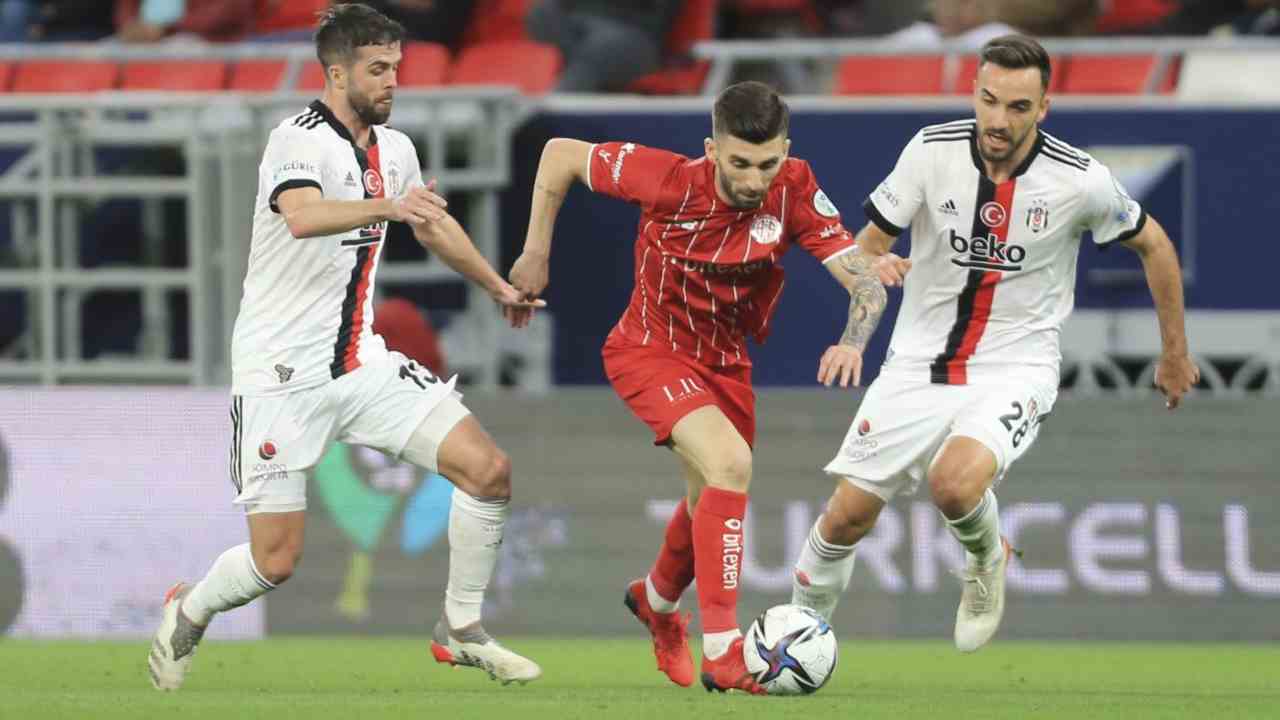 Pjanic besiktas foto LaPresse