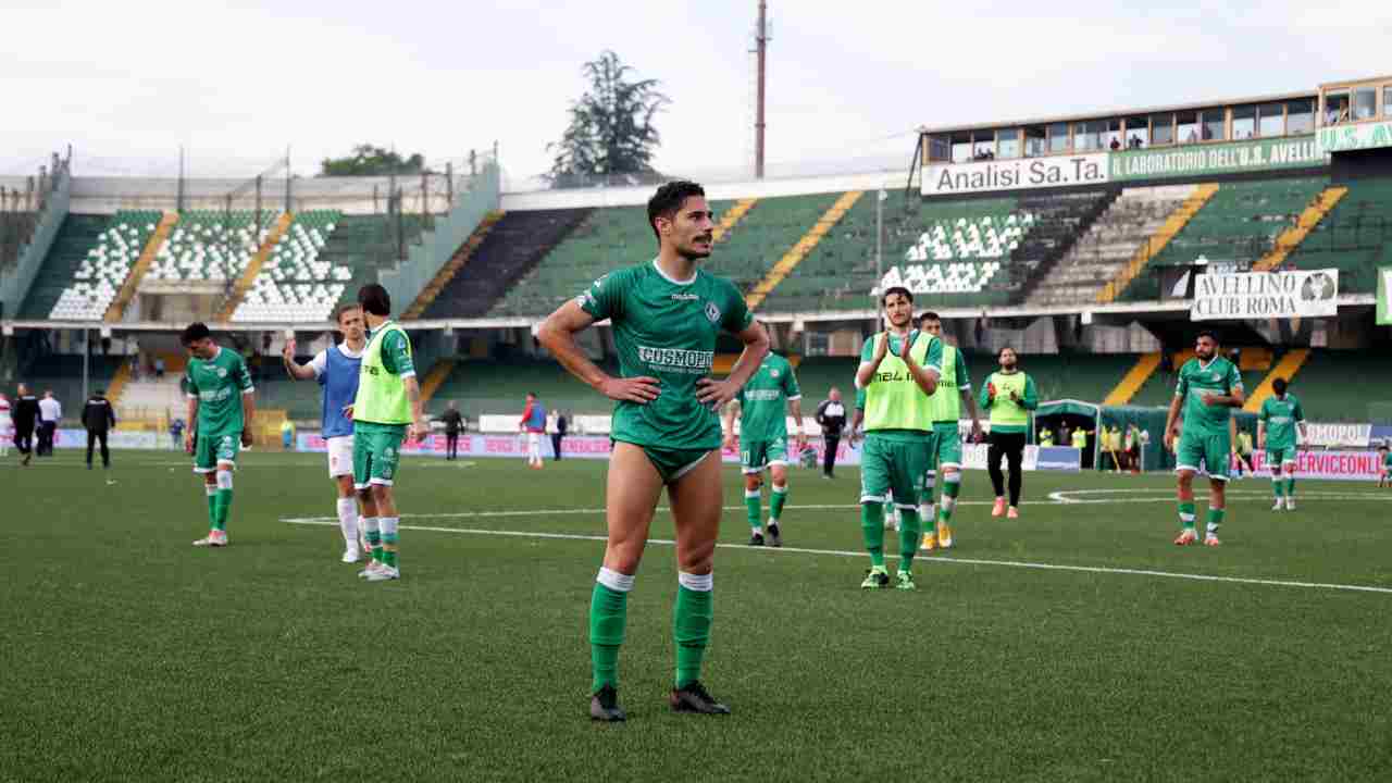 Avellino in campo foto LaPresse