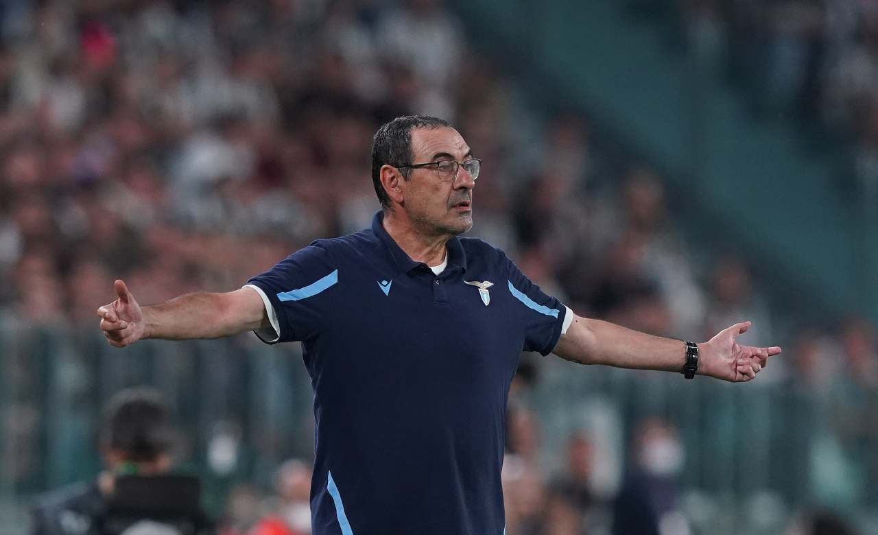 Maurizio Sarri preoccupato per l'infortinio di Romagnoli dopo l'acquisto a 0 (LaPresse)