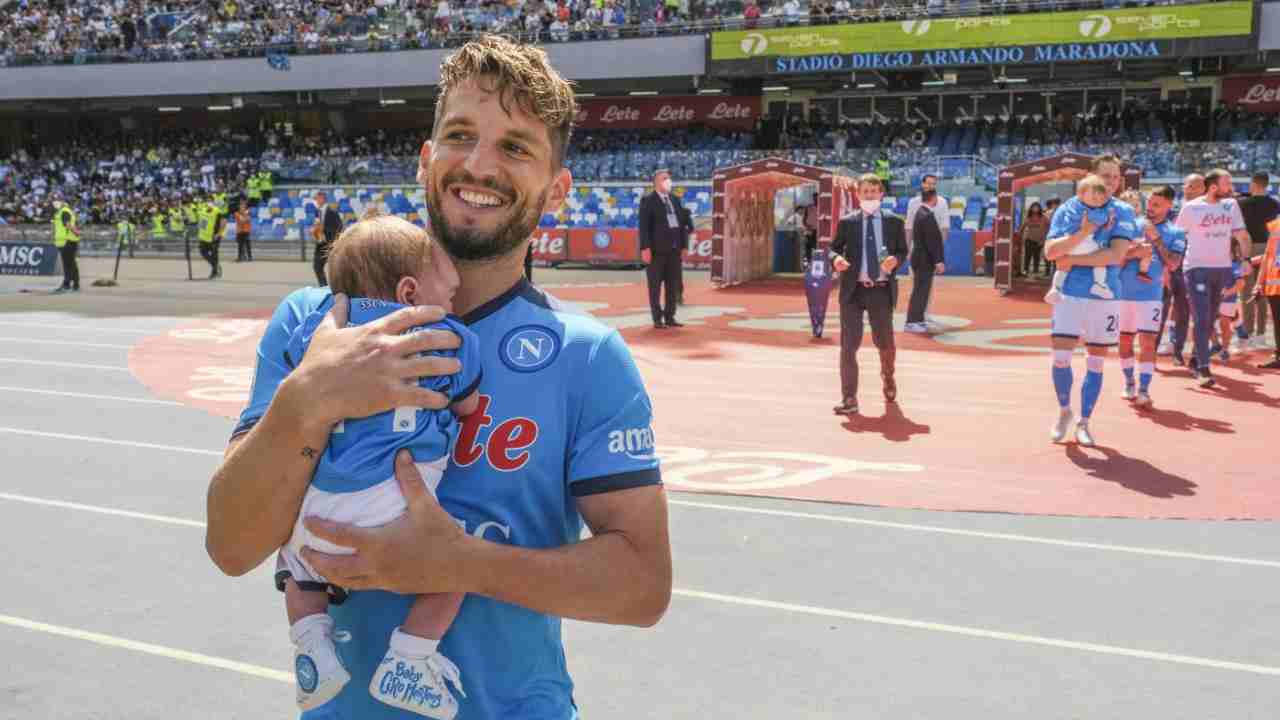 Mertens con figlio - foto LaPresse