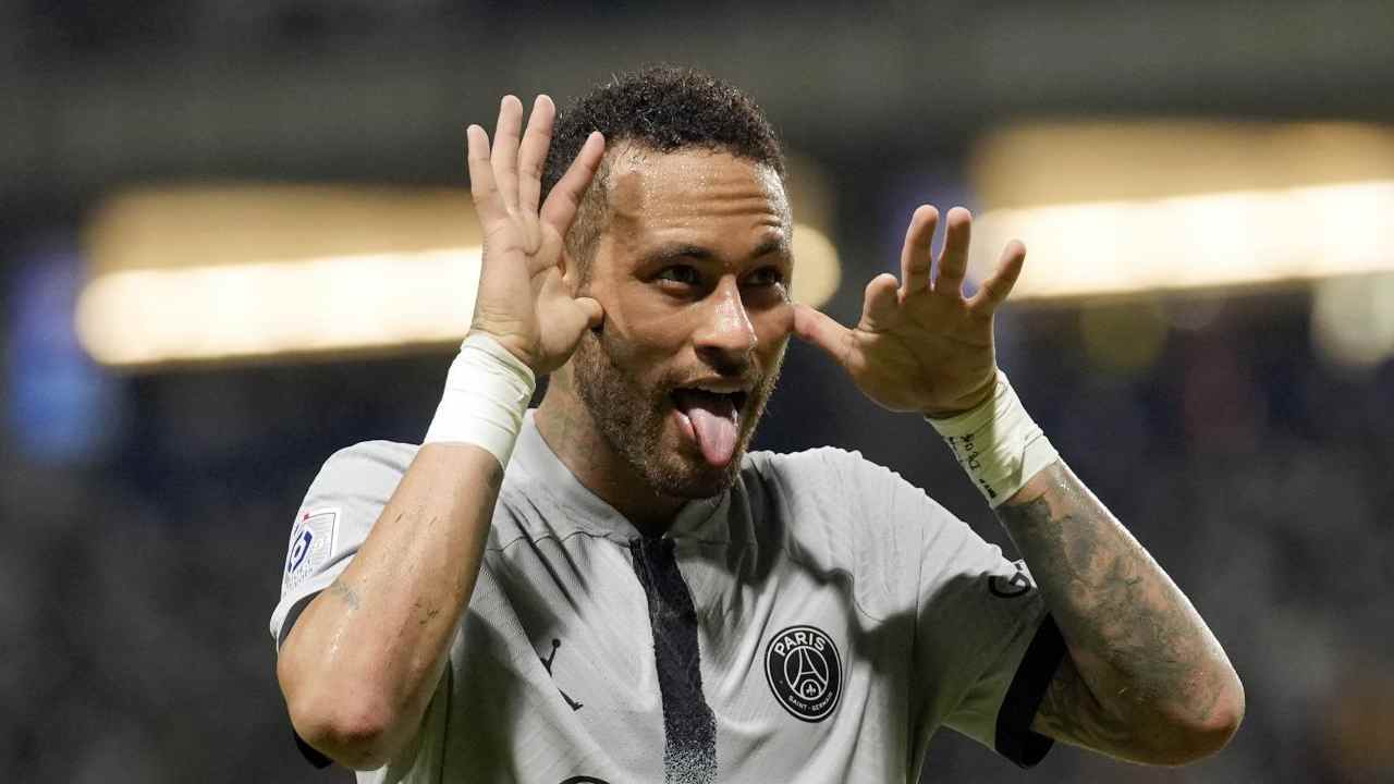 Neymar  allegro foto LaPresse