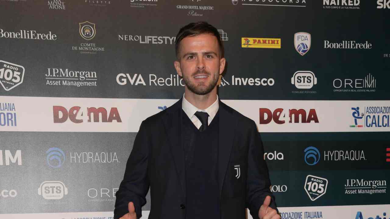 pjanic in gala - foto LaPresse