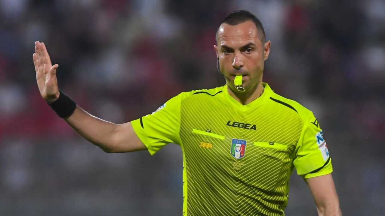 un arbitro - foto LaPresse