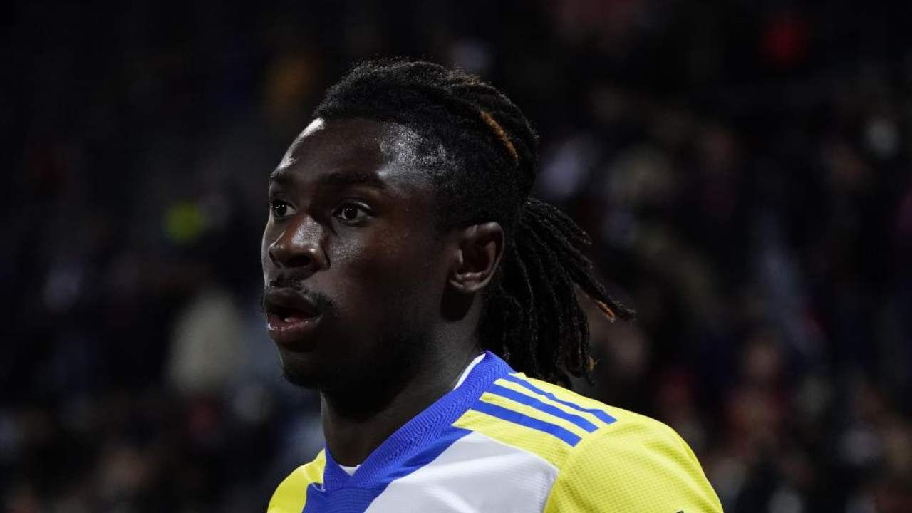 Moise Kean in giallo foto LaPresse