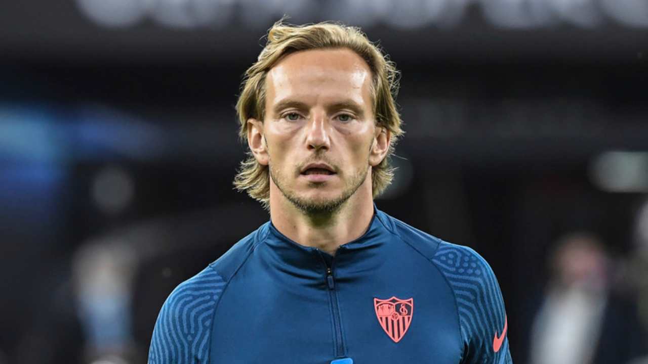 Rakitic si allena foto LaPresse