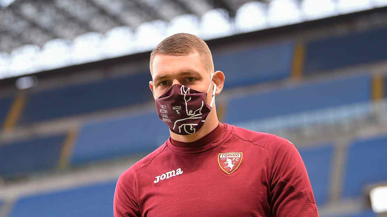 Belotti in maschera foto LaPresse