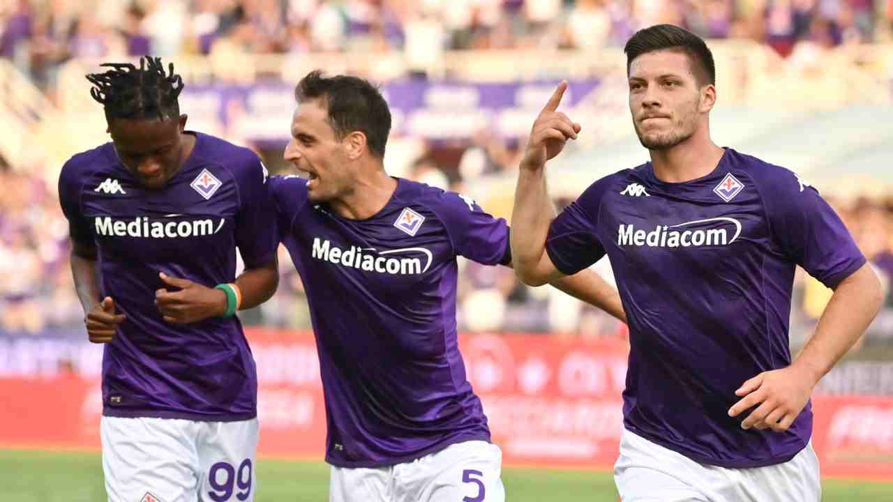 tre calciatori fiorentina foto LaPresse