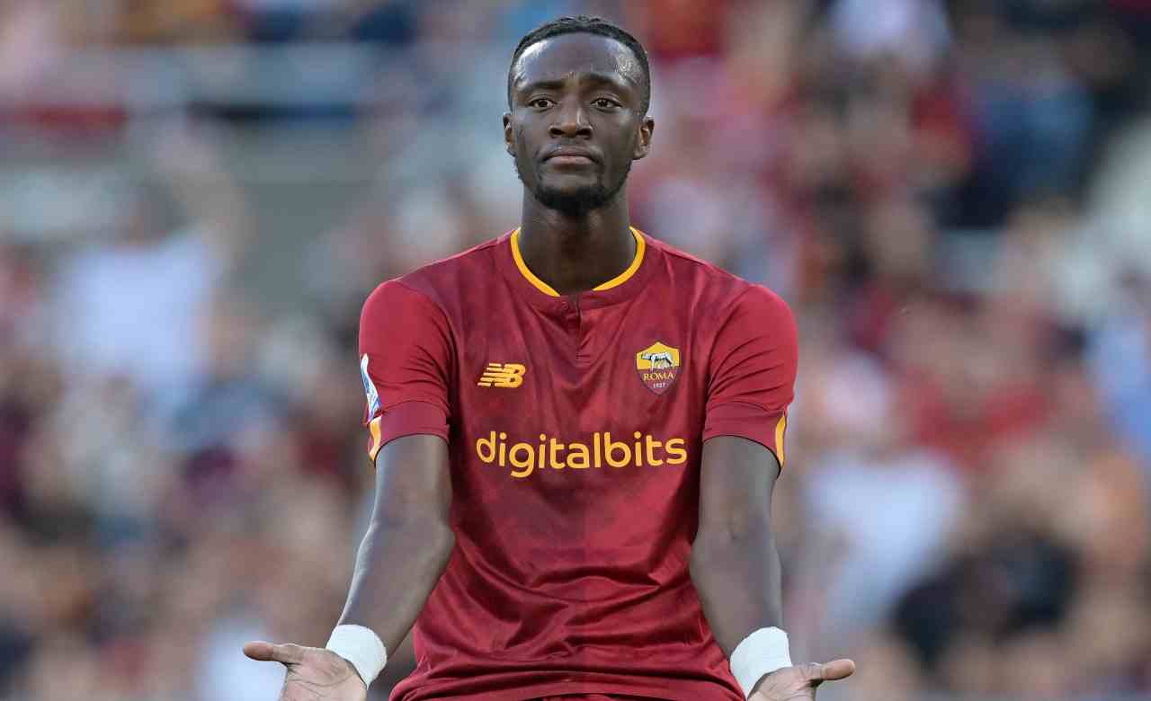 Abraham può tornare al Chelsea che vuole esercitare la recompra (LaPresse)