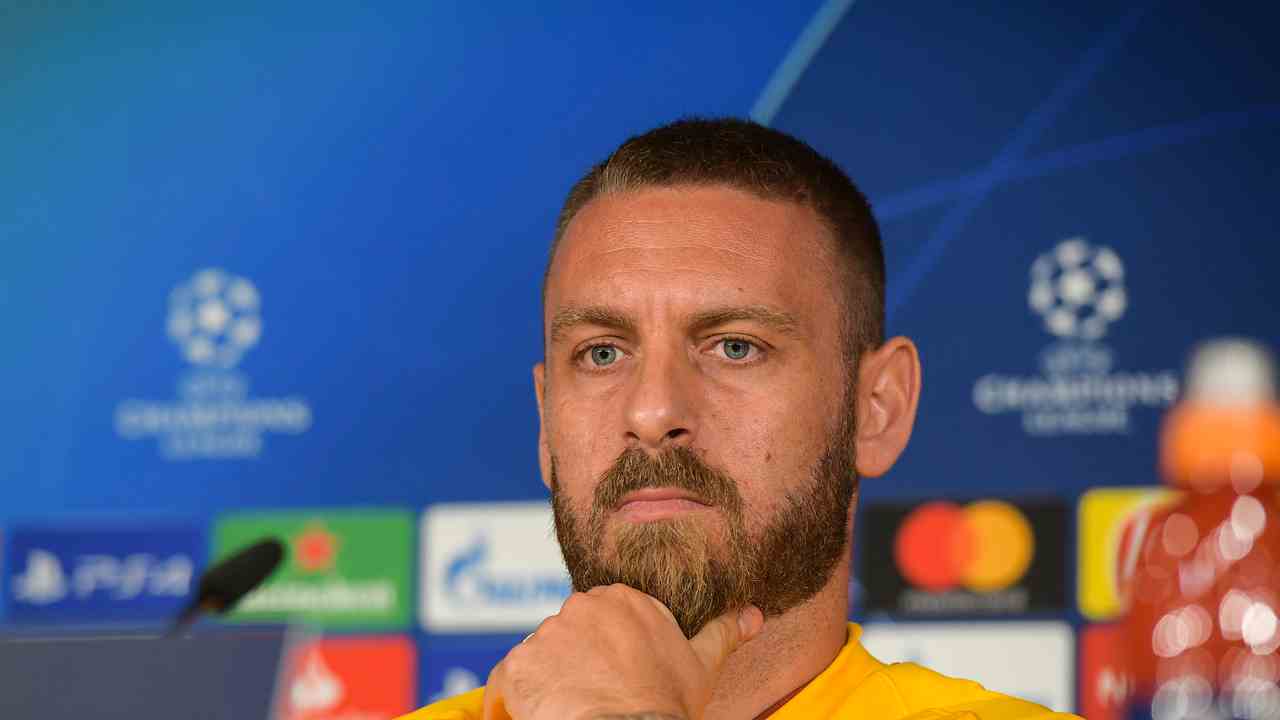 De Rossi pensa foto laPresse