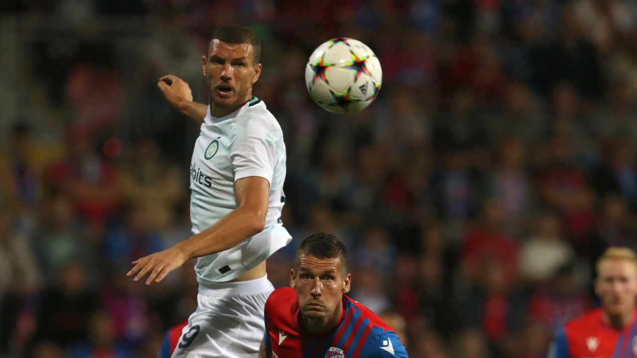 dzeko in campo foto LaPresse