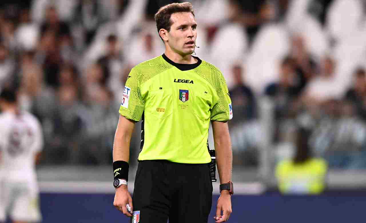 L'arbitro influenzato dalla decisione del VAR in Juve-Salernitana (LaPresse)