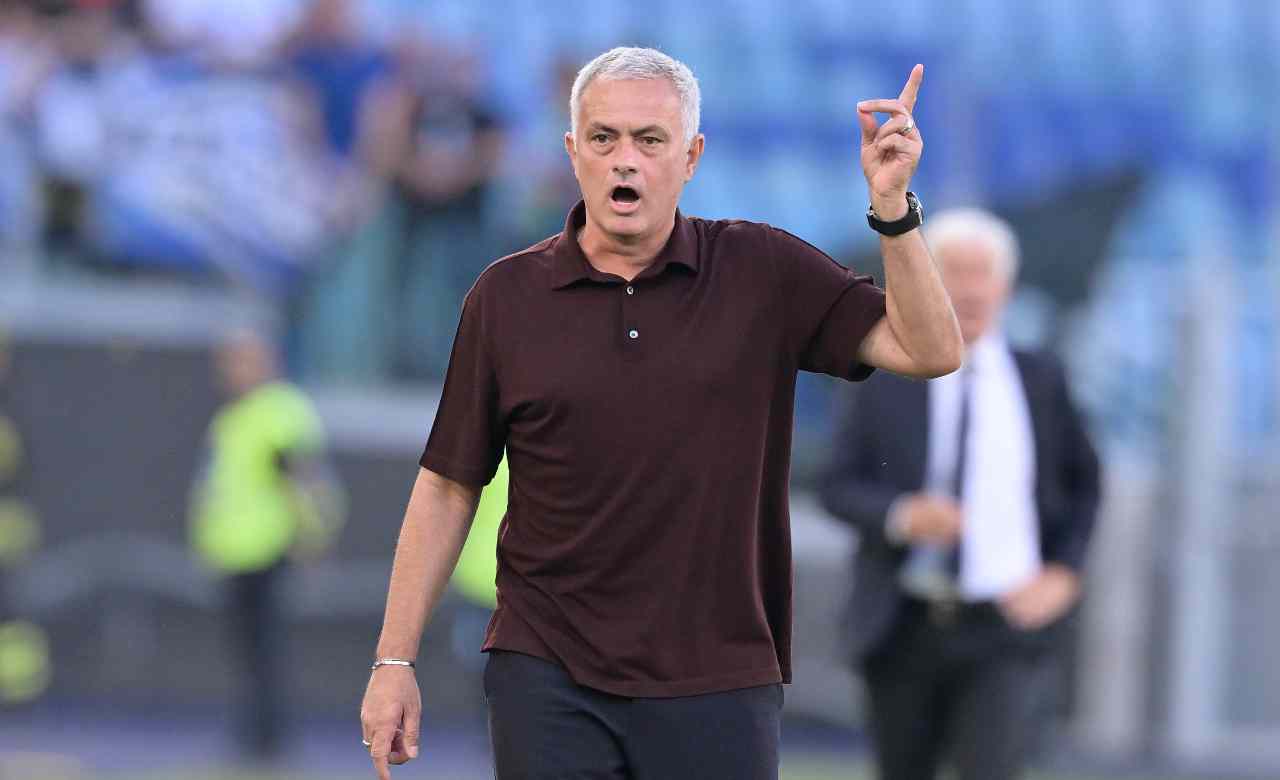 Mourinho preoccupato per gli infortuni di Pellegrini e Dybala (LaPresse)