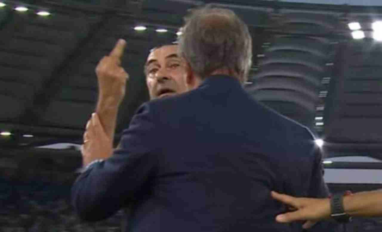 Sarri dito medio Lazio-Verona (Screen)