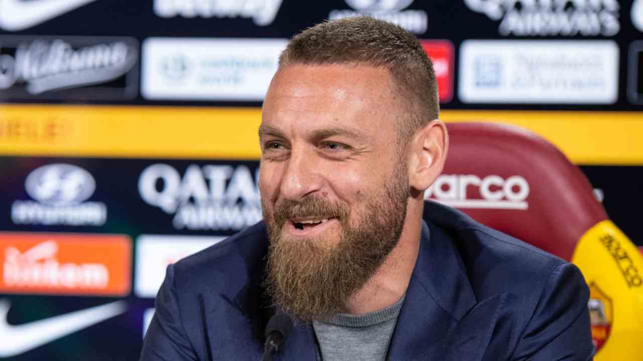 De Rossi elegante foto LaPresse