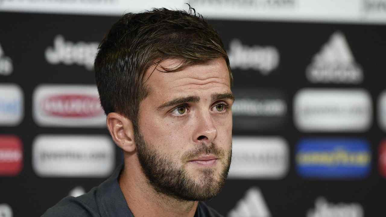 Pjanic in conferenza foto Lapresse