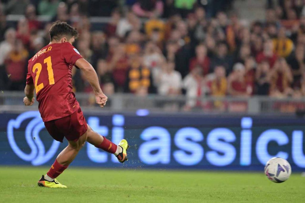 Dybala si infortuna durante Roma-Lecce, calciando un rigore 