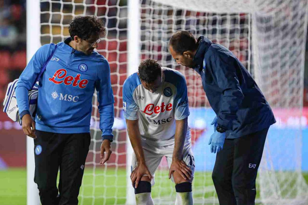 Infortunio di Amir Rrahmani durante la gara Cremonese-Napoli 