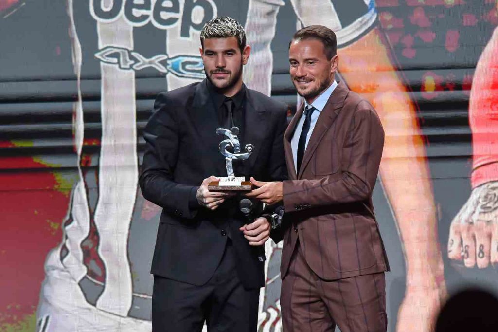 Premiazione di Theo Hernandez al Gran Galà del Calcio