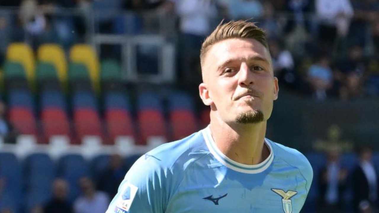 milinkovic bandiera lazio foto LaPresse