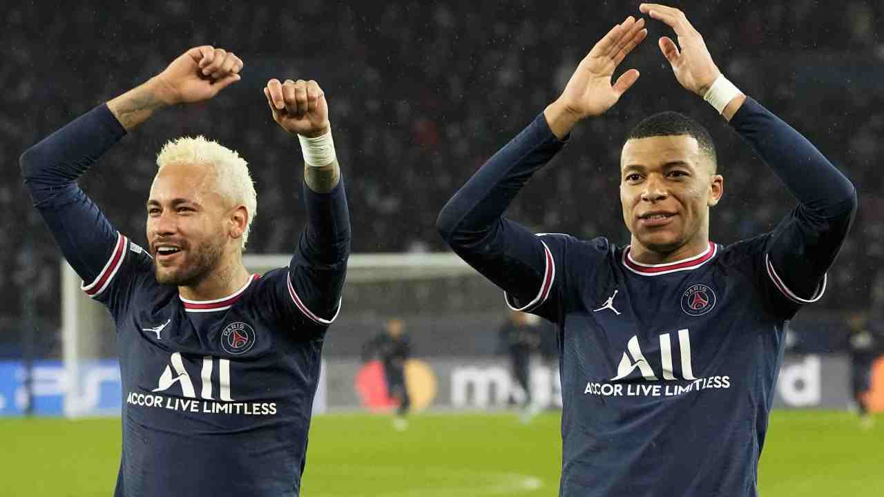 neymar e mbappè esultano foto laPresse