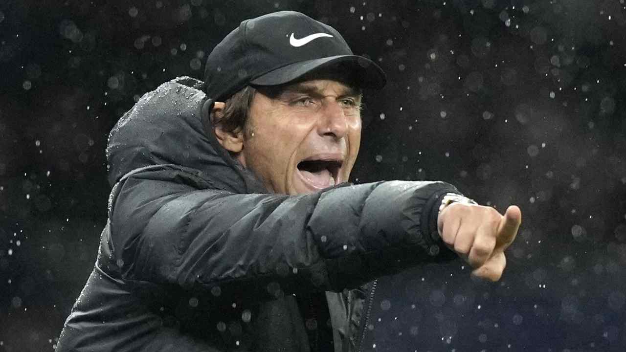 Conte con cappello foto laPresse