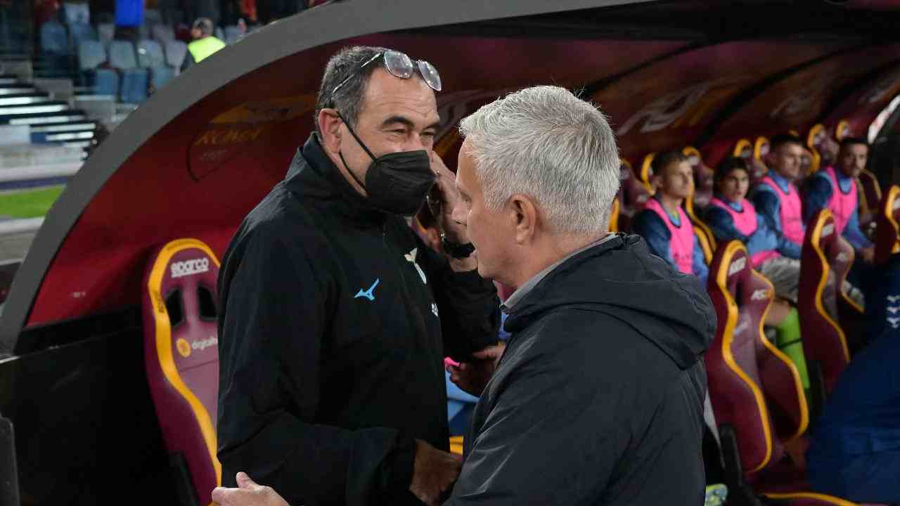 mourinho e sarri foto LaPresse