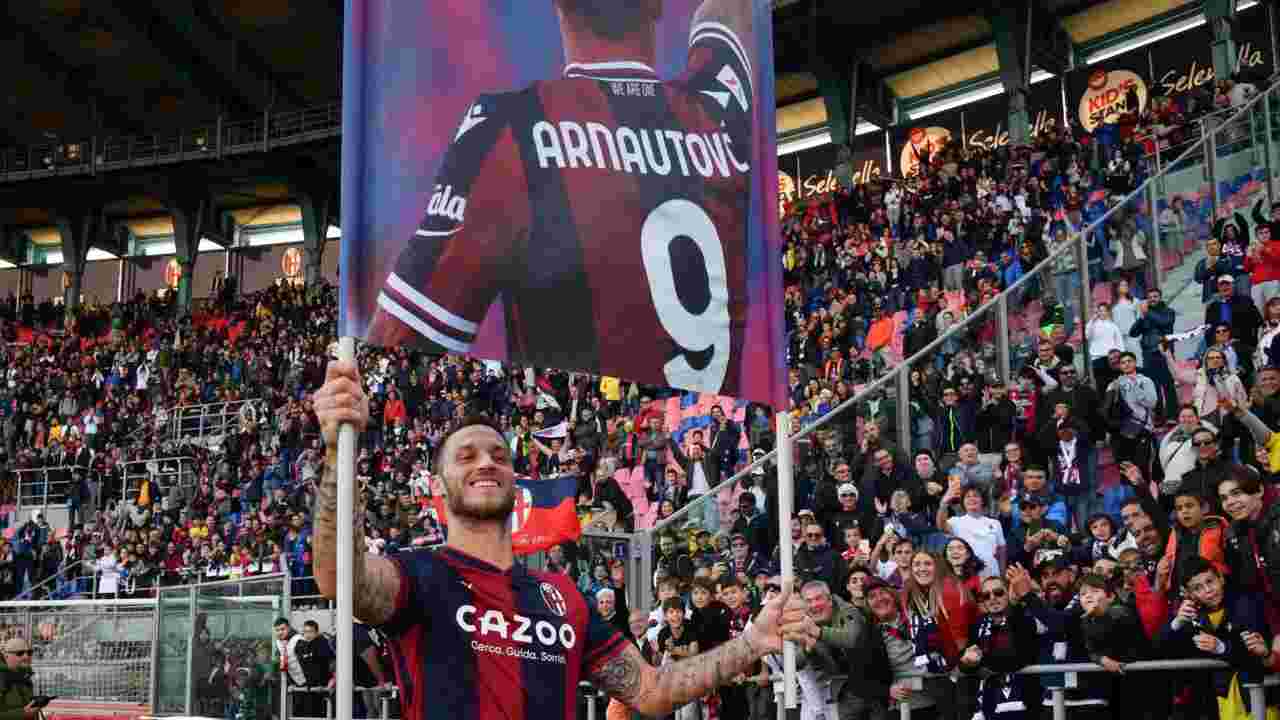 arnautovic tra pubblico foto LaPresse