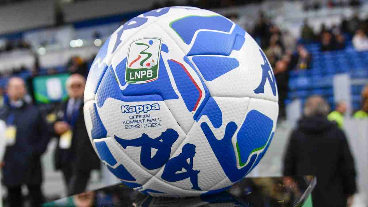 pallone serie b foto laPresse