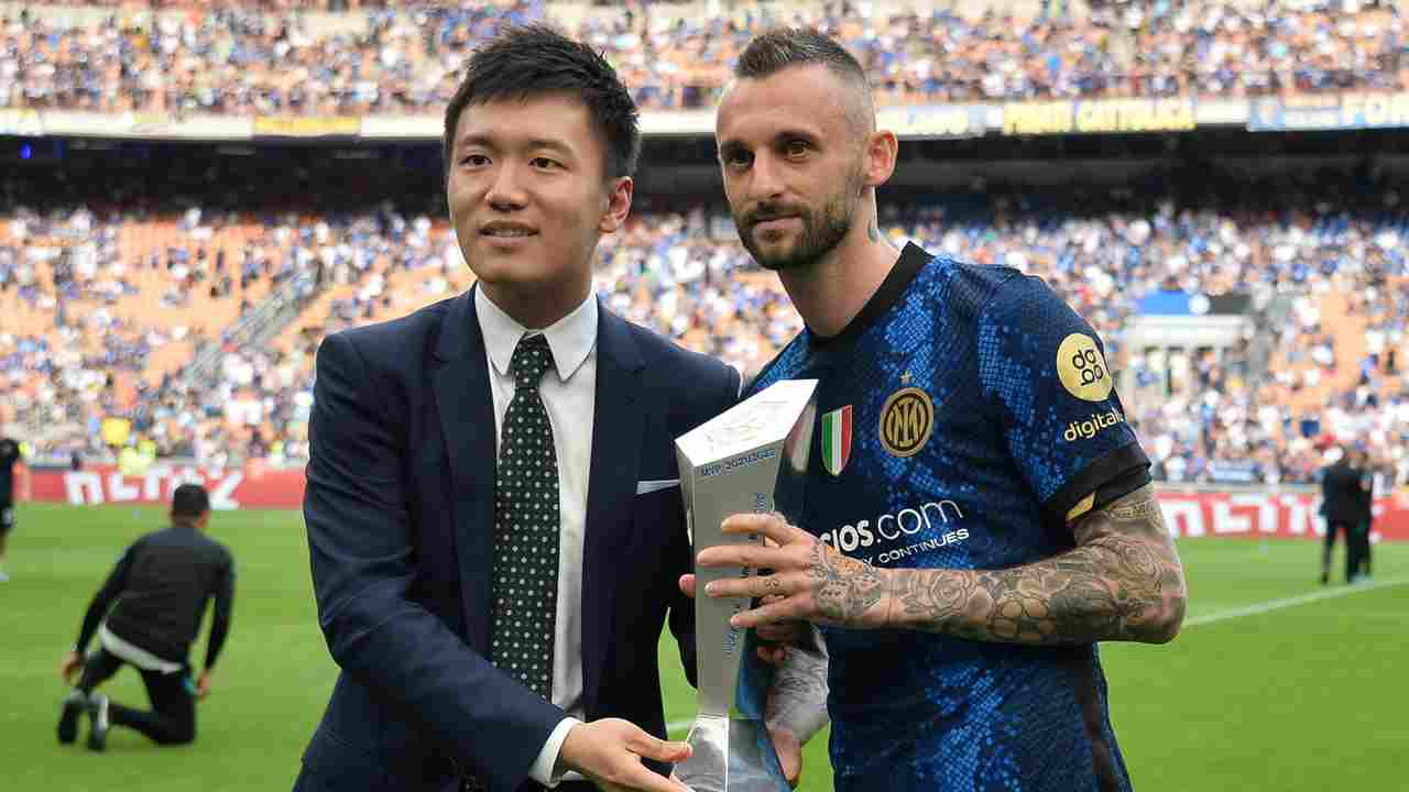 brozovic con zhang foto LaPresse