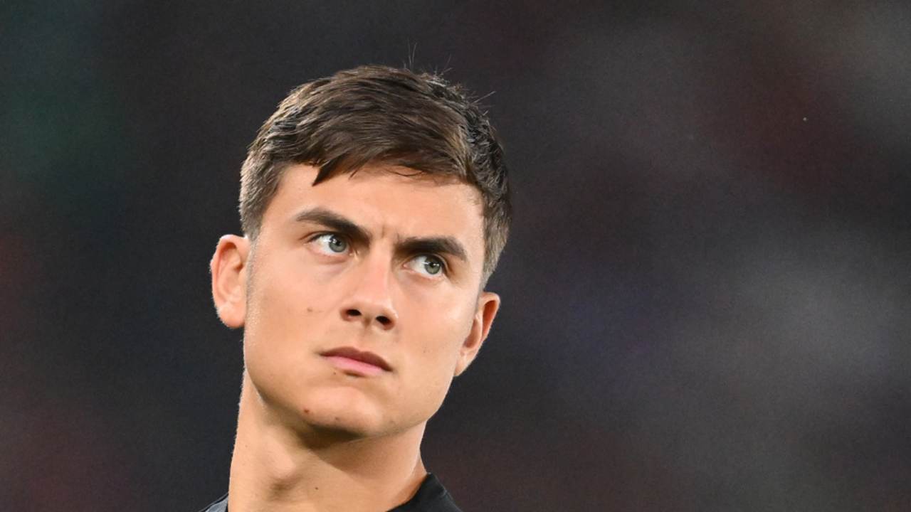 Dybala pensieroso foto LaPresse