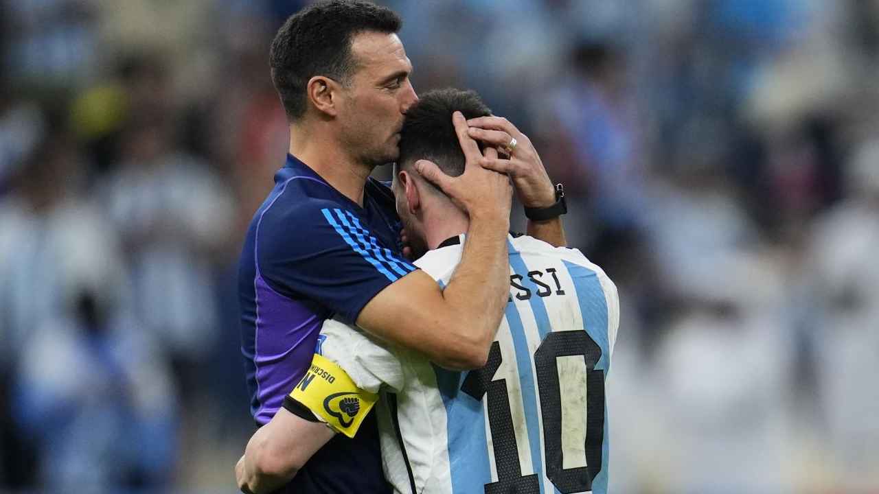 Scaloni e Messi foto LaPresse