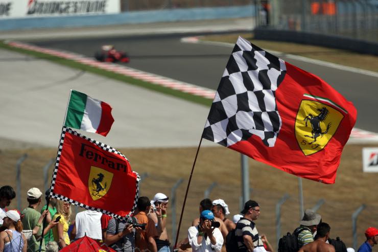 I tifosi della Ferrari sognano Hamilton