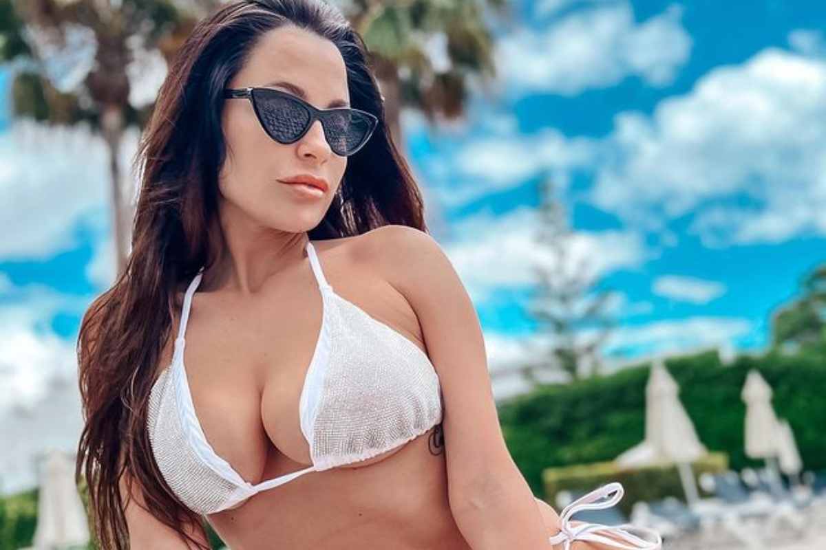 Alessia Macari in bikini, uno spettacolo esagerato