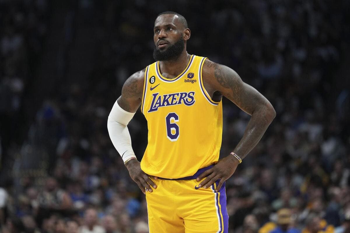 NBA, LeBron James pensa al ritiro