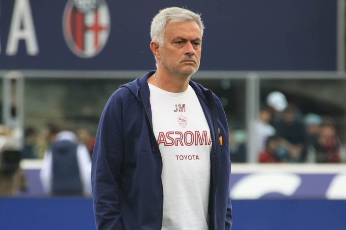 Mourinho pensieroso 