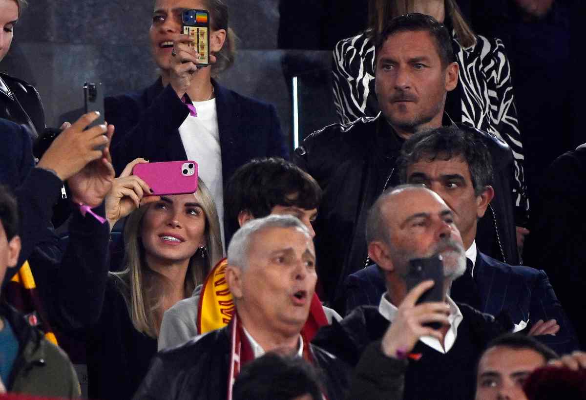 Noemi e Totti allo stadio