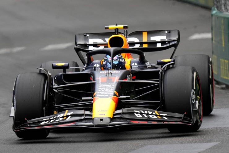 Hamilton spia la Red Bull di Perez