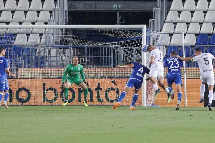 Serie B, polemiche e sanzioni dopo Brescia-Cosenza: stadio chiuso per le Rondinelle