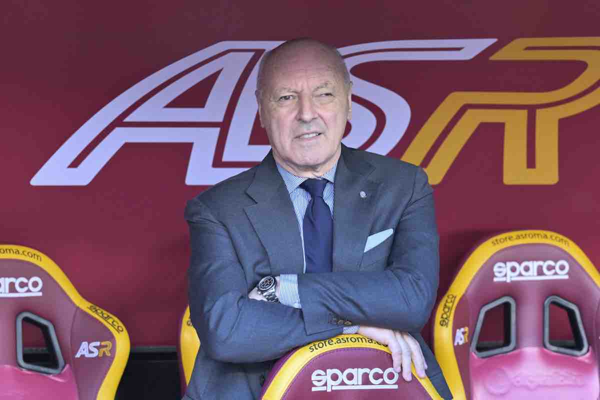 Giuseppe Marotta in tribuna pensieroso