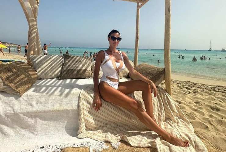 Cecilia Capriotti è di una bellezza sconvolgente, che gambe