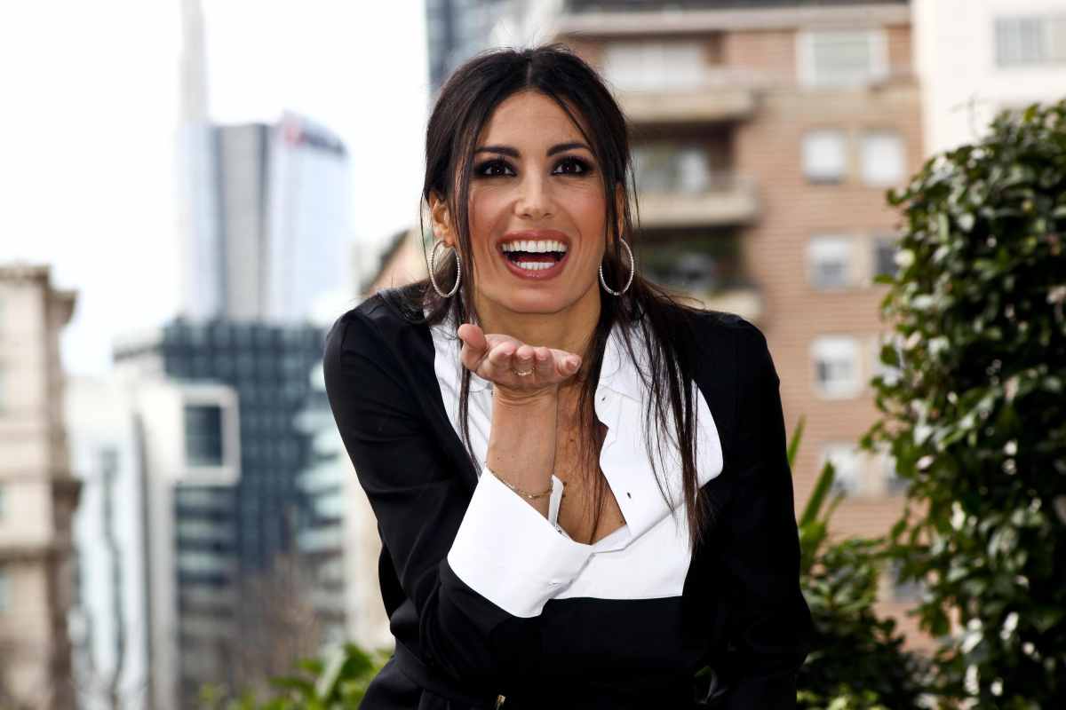 Elisabetta Gregoraci, gonna al vento per l'ex di Briatore