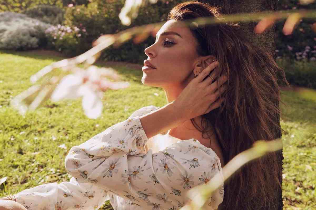 Belen Rodriguez più bella di una dea senza veli