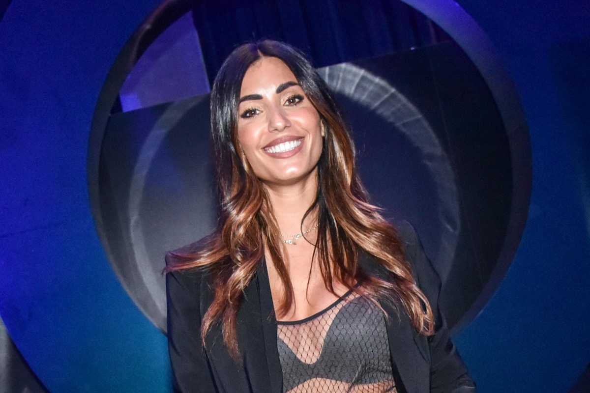 In spiaggia è bollente: Federica Nargi esagerata