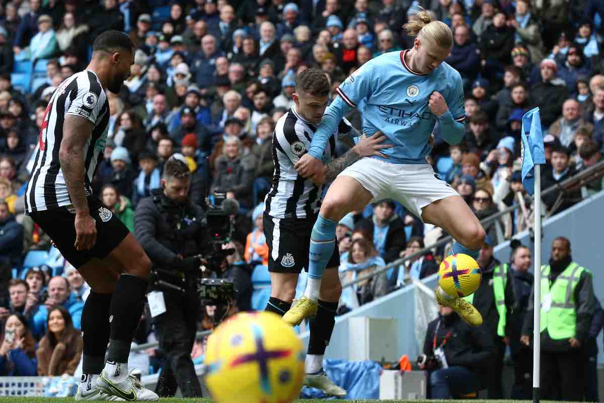 Paura per il capitano del Newcastle aggredito in città