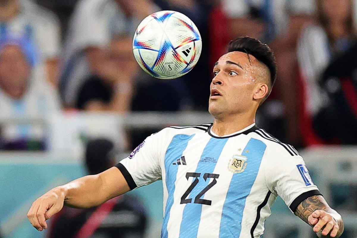 Argentina, Lautaro colpisce Messi: il web contesta